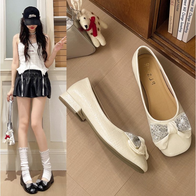Summer Clothing Trends For Women 2026 - أحذية نسائية بكعب منخفض، موكاسين أنيق